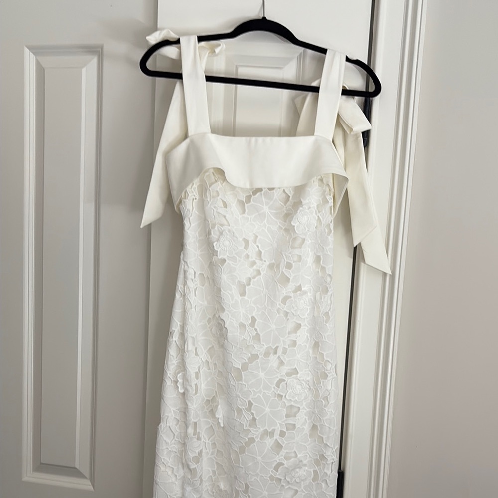 Elegant White Floral Lace Dress